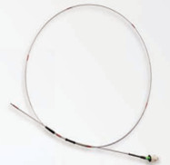 YS-T500超高溫光纖光柵溫度傳感器可進(jìn)行高達(dá)1000℃的超高溫測(cè)量，既可作為單點(diǎn)傳感器，也可以通過復(fù)用形成多點(diǎn)測(cè)溫傳感器陣列。該款溫度傳感器多運(yùn)用于航空航天高溫部件的溫度準(zhǔn)分布式測(cè)量，也可以用于工業(yè)高溫介質(zhì)爐等方面的高溫監(jiān)測(cè)。具有尺寸小，可彎曲，易于被測(cè)物緊密貼合；可復(fù)用程度高，引線簡(jiǎn)單；測(cè)溫點(diǎn)數(shù)、測(cè)溫間距等可靈活定制；超寬溫度測(cè)量范圍等特點(diǎn)。