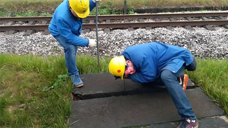 1724115063979439.jpg 供水管道泄漏檢測技術(shù)-人工聽漏法.jpg