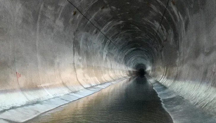 1733111615362833.jpg 引漢濟(jì)渭工程秦嶺輸水隧洞.jpg